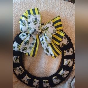 Bee round wreath